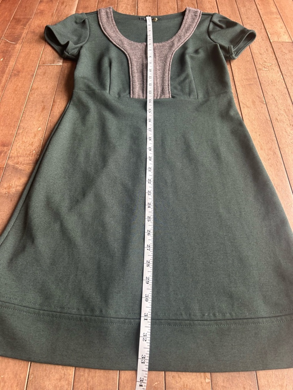 Theme Women’s Forest Green Short Sleeve Dress with Gray Zip Size Small - Picture 5 of 9